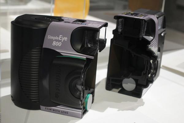 “きのこの山”や“明治ブルガリアヨーグルト”の秘密が明らかに!?「デザインの解剖展」が開幕【レポート】