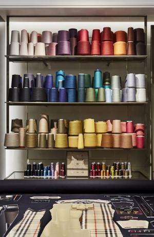 バーバリーの歴代トレンチコートを巡る展示が新宿で開催！ヴィンテージを修復した限定コレクションも