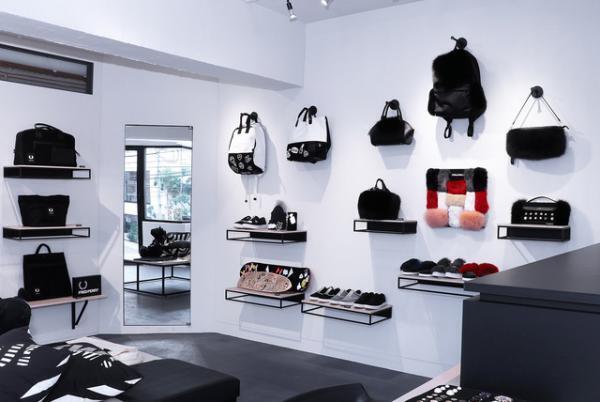 ニューニューが代官山に新店舗をオープン！“スケートボード型クラッチ”など数量限定コラボアイテムも発売