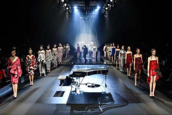 世界に通用する“KIMONO”作りを。YOSHIKIが挑むロックの新たな地平【17SSウィメンズ】