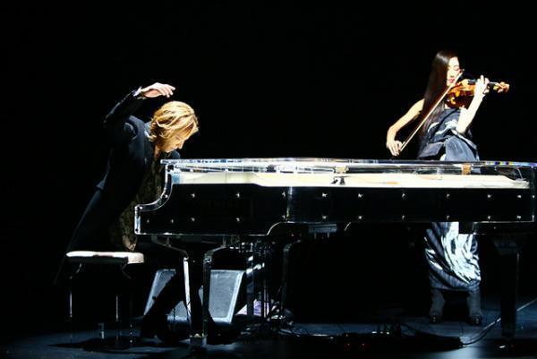 世界に通用する“KIMONO”作りを。YOSHIKIが挑むロックの新たな地平【17SSウィメンズ】