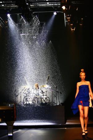 世界に通用する“KIMONO”作りを。YOSHIKIが挑むロックの新たな地平【17SSウィメンズ】