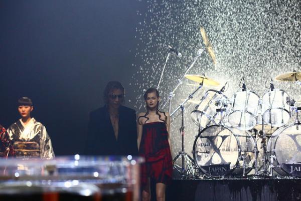 世界に通用する“KIMONO”作りを。YOSHIKIが挑むロックの新たな地平【17SSウィメンズ】