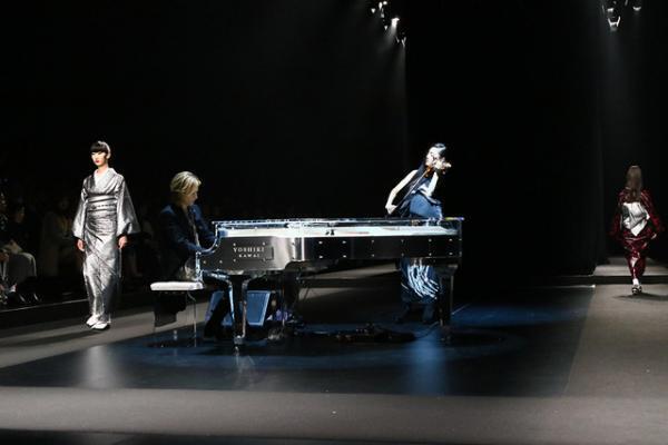 世界に通用する“KIMONO”作りを。YOSHIKIが挑むロックの新たな地平【17SSウィメンズ】