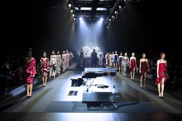 世界に通用する“KIMONO”作りを。YOSHIKIが挑むロックの新たな地平【17SSウィメンズ】