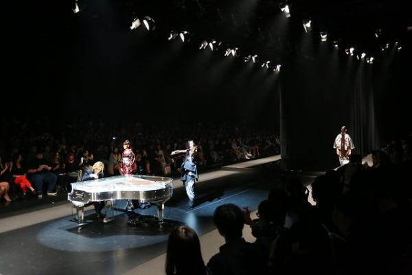 世界に通用する“KIMONO”作りを。YOSHIKIが挑むロックの新たな地平【17SSウィメンズ】