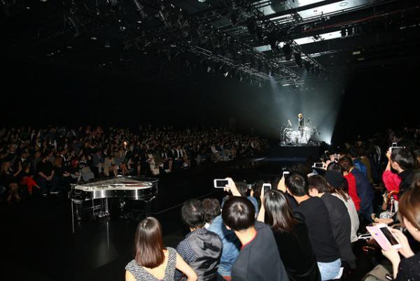 世界に通用する“KIMONO”作りを。YOSHIKIが挑むロックの新たな地平【17SSウィメンズ】