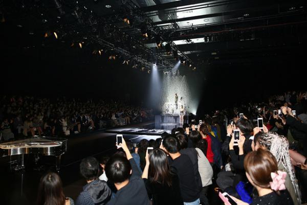 世界に通用する“KIMONO”作りを。YOSHIKIが挑むロックの新たな地平【17SSウィメンズ】