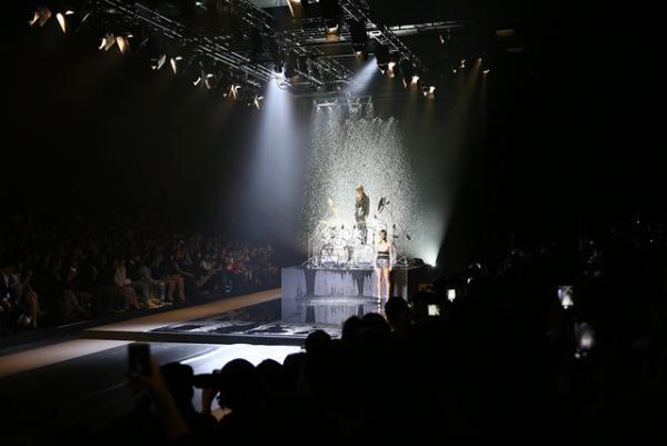 世界に通用する“KIMONO”作りを。YOSHIKIが挑むロックの新たな地平【17SSウィメンズ】