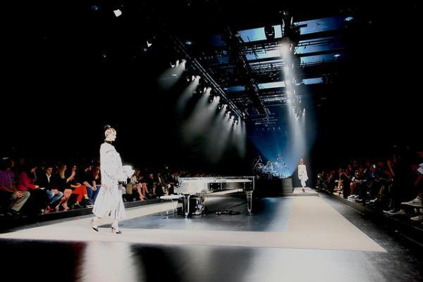 世界に通用する“KIMONO”作りを。YOSHIKIが挑むロックの新たな地平【17SSウィメンズ】