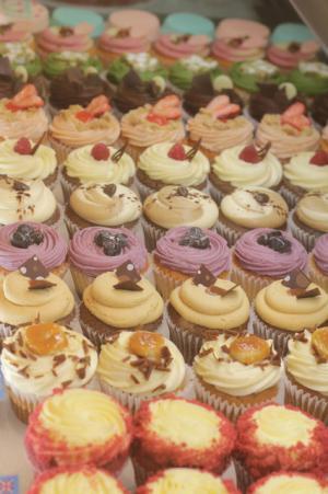 ロンドン生まれの“No.1カップケーキ”、ローラズ・カップケーキ日本2号店が六本木ヒルズにオープン