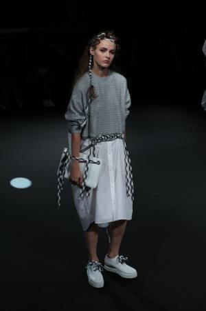 ミントデザインズが見せる、疾走する90'sのカバーストーリー【17SSウィメンズ】