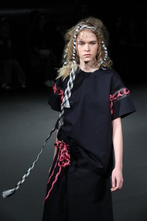 ミントデザインズが見せる、疾走する90'sのカバーストーリー【17SSウィメンズ】