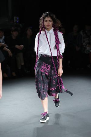 ミントデザインズが見せる、疾走する90'sのカバーストーリー【17SSウィメンズ】