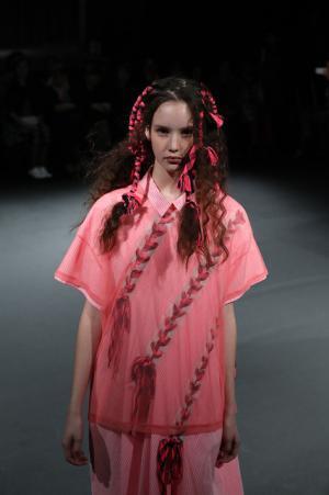 ミントデザインズが見せる、疾走する90'sのカバーストーリー【17SSウィメンズ】