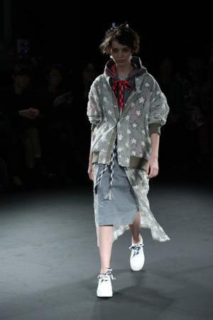 ミントデザインズが見せる、疾走する90'sのカバーストーリー【17SSウィメンズ】