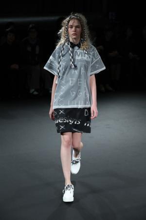 ミントデザインズが見せる、疾走する90'sのカバーストーリー【17SSウィメンズ】