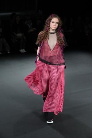 ミントデザインズが見せる、疾走する90'sのカバーストーリー【17SSウィメンズ】