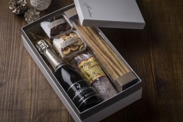 “タイル”のようなモザイクケーキ！グランド ハイアット 東京のクリスマス