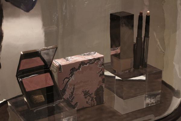 「バーバリー ビューティ ボックス」が期間限定オープン。ショーにインスパイアされた会場、限定アイテムも