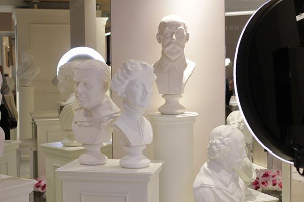 「バーバリー ビューティ ボックス」が期間限定オープン。ショーにインスパイアされた会場、限定アイテムも