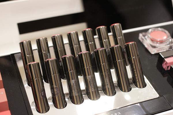 「バーバリー ビューティ ボックス」が期間限定オープン。ショーにインスパイアされた会場、限定アイテムも