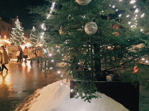 横浜赤レンガ倉庫のクリスマス マーケット！今年は雪の演出でドイツのホワイトクリスマスを再現