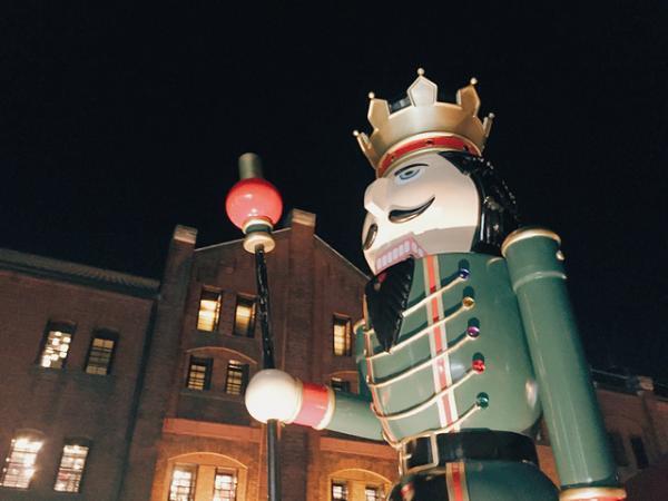 横浜赤レンガ倉庫のクリスマス マーケット！今年は雪の演出でドイツのホワイトクリスマスを再現