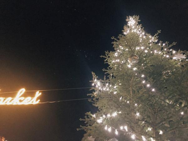 横浜赤レンガ倉庫のクリスマス マーケット！今年は雪の演出でドイツのホワイトクリスマスを再現