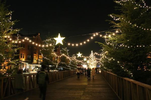 横浜赤レンガ倉庫のクリスマス マーケット！今年は雪の演出でドイツのホワイトクリスマスを再現