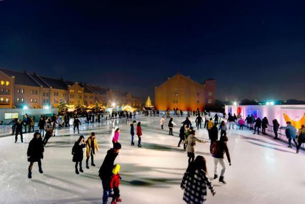 横浜赤レンガ倉庫のクリスマス マーケット！今年は雪の演出でドイツのホワイトクリスマスを再現