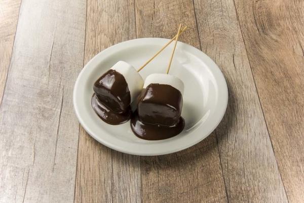 横浜赤レンガ倉庫のクリスマス マーケット！今年は雪の演出でドイツのホワイトクリスマスを再現