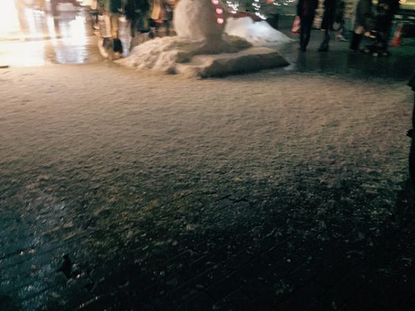 横浜赤レンガ倉庫のクリスマス マーケット！今年は雪の演出でドイツのホワイトクリスマスを再現