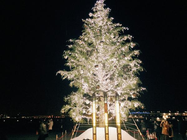 横浜赤レンガ倉庫のクリスマス マーケット！今年は雪の演出でドイツのホワイトクリスマスを再現