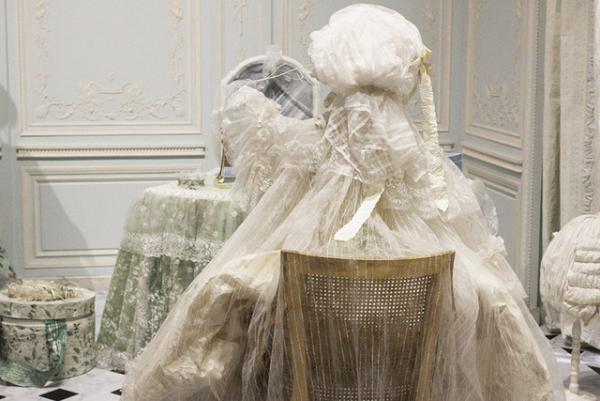 革命に散った宮廷の華、マリー・アントワネットの生涯に迫る大展覧会。ヴェルサイユ宮殿の至宝が六本木に集結【レポート】