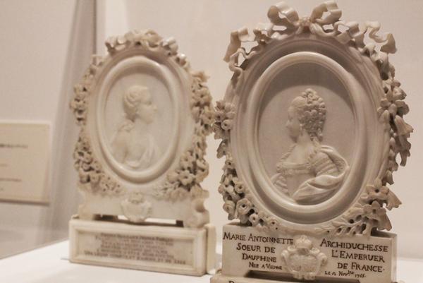 革命に散った宮廷の華、マリー・アントワネットの生涯に迫る大展覧会。ヴェルサイユ宮殿の至宝が六本木に集結【レポート】
