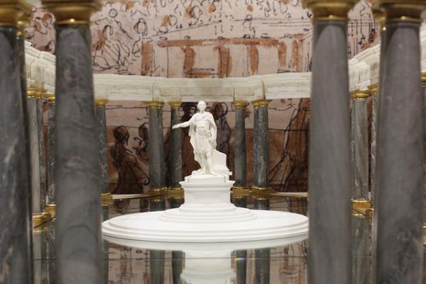 革命に散った宮廷の華、マリー・アントワネットの生涯に迫る大展覧会。ヴェルサイユ宮殿の至宝が六本木に集結【レポート】