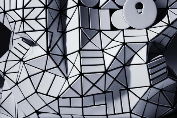 バオ バオ イッセイ ミヤケ、“矢印”や“稲妻”などのピースを使ったバッグ「CHORD」を限定発売