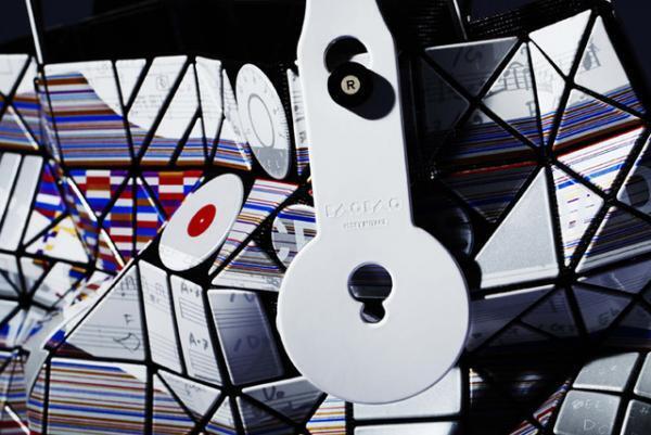 バオ バオ イッセイ ミヤケ、“矢印”や“稲妻”などのピースを使ったバッグ「CHORD」を限定発売