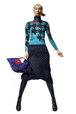 ミー イッセイ ミヤケの2016秋冬コレクションは、旅の持ち歩きにもぴったりのコンパクトな服