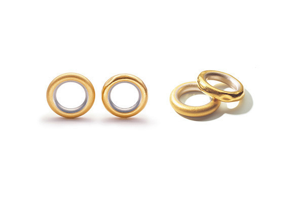 ドイツのジュエラー・ニーシングによる“色”の展示会。江口宏志らのトークイベントも