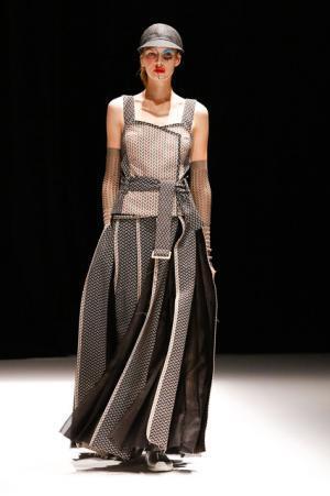 ヒロココシノが揺蕩うキュビズムとスポーティの三次元【17SSウィメンズ】