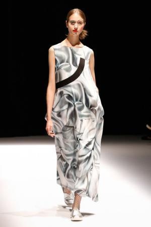 ヒロココシノが揺蕩うキュビズムとスポーティの三次元【17SSウィメンズ】