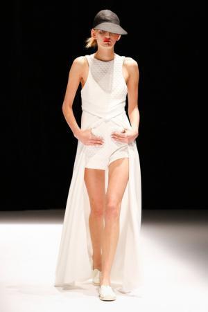 ヒロココシノが揺蕩うキュビズムとスポーティの三次元【17SSウィメンズ】