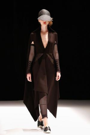 ヒロココシノが揺蕩うキュビズムとスポーティの三次元【17SSウィメンズ】