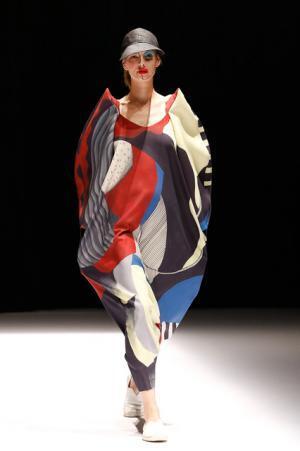 ヒロココシノが揺蕩うキュビズムとスポーティの三次元【17SSウィメンズ】