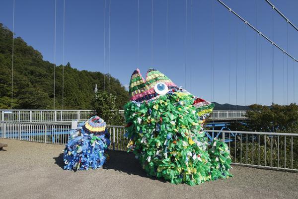 妹島和世による“風景を取り込む”足湯&amp;チェ・ジョンファ彫刻が「茨城県北芸術祭」にて完成！