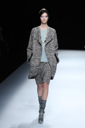 グラフィカルに錯覚を遊んだユマコシノ【17SSウィメンズ】