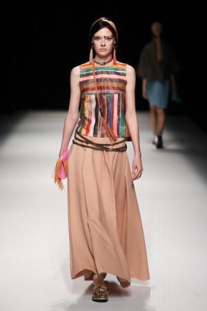 グラフィカルに錯覚を遊んだユマコシノ【17SSウィメンズ】