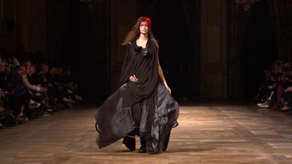 山本耀司の本質に迫る「画と機 山本耀司・朝倉優佳」展が開催、未発表絵画や彫刻を公開